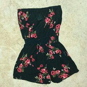 Floral print strapless romper